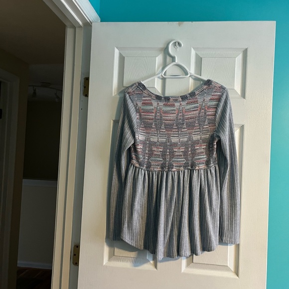 Sugarfox Long-sleeve Scoop Neck Top - Picture 2 of 5